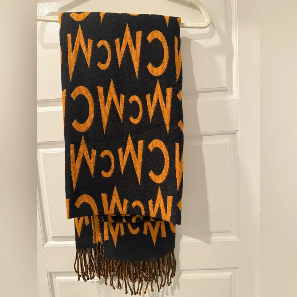 MCM DOUBLE SIDED STOLE/SHAWL
SIZE:  one size 
COLOR:  Cognac / Black - Picture 5 of 5